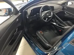2021 Hyundai Elantra 1.5L CVT LUX Premium, синий — фото 16