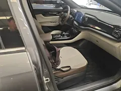 2023 BYD Qin PLUS Champion DM-i PHEV 55KM Leading — фото 25