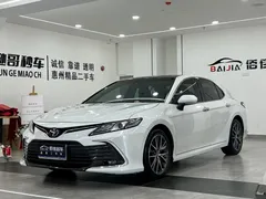 2021 Toyota Camry 2.5G Luxury, белый — фото 1