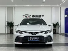 2021 Toyota Camry 2.5G Luxury, белый — фото 2