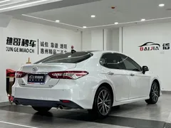2021 Toyota Camry 2.5G Luxury, белый — фото 5