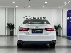 2021 Toyota Camry 2.5G Luxury, белый — фото 6