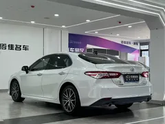 2021 Toyota Camry 2.5G Luxury, белый — фото 7