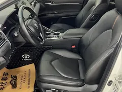 2021 Toyota Camry 2.5G Luxury, белый — фото 17