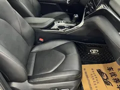 2021 Toyota Camry 2.5G Luxury, белый — фото 20