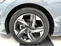 2022 Hyundai Elantra 240TGDi DCT LUX Premium — фото 10