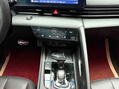 2022 Hyundai Elantra 240TGDi DCT LUX Premium — фото 15