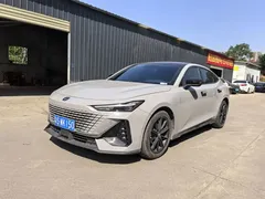 2022 Changan UNI-V 1.5T Premium — фото 1