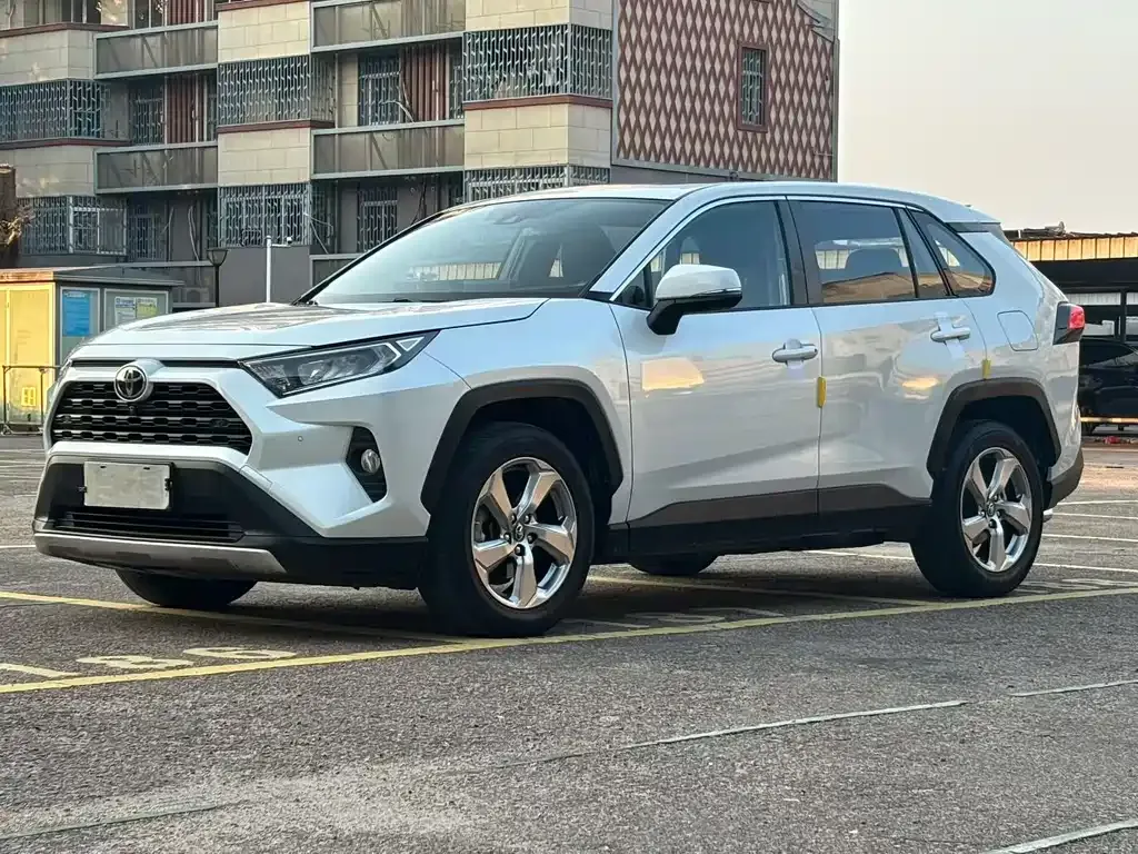 2022 Toyota RAV4 2.0L CVT 2WD Fashion Plus