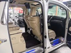 2021 Toyota Alphard Hybrid 2.5L Premium, белый — фото 7