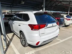 2021 Mitsubishi Outlander 2.0L 2WD 5-seat, белый — фото 5