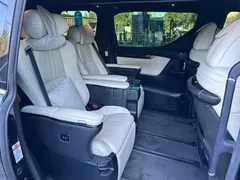 2020 Lexus LM 300h 7-seat, чёрный — фото 5
