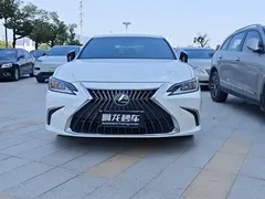 2022 Lexus ES 300h Excellence, белый — фото 2