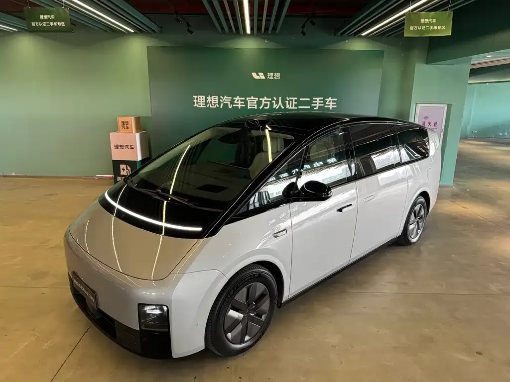 2024 Li Auto MEGA Ultra