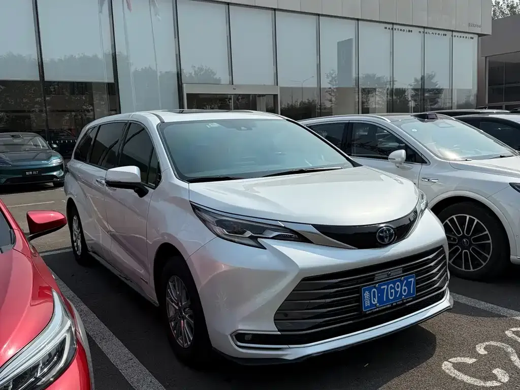 2021 Toyota Sienna 2.5L Hybrid Luxury