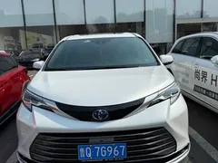 2021 Toyota Sienna 2.5L Hybrid Luxury, белый — фото 2