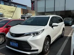 2021 Toyota Sienna 2.5L Hybrid Luxury, белый — фото 3