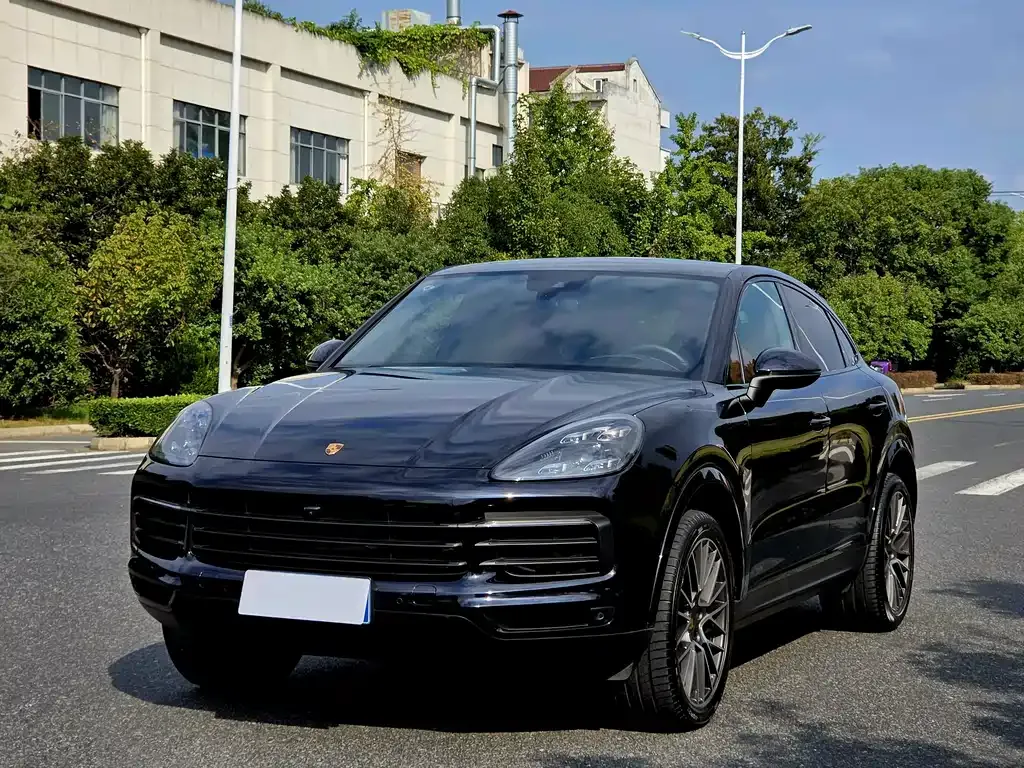 2022 Porsche Cayenne Coupe 3.0T Platinum