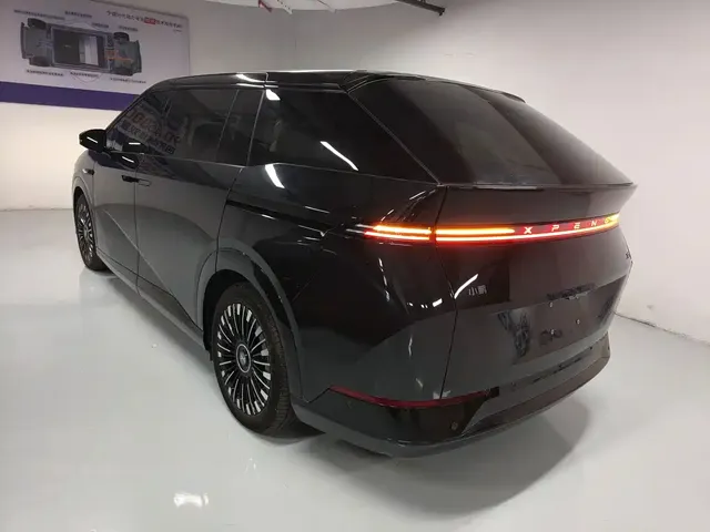 2025 Xpeng X9 EV 740 Extra Long Range Max