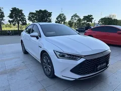 2024 BYD Qin PLUS Honor DM-i PHEV 55km Leading, белый — фото 3