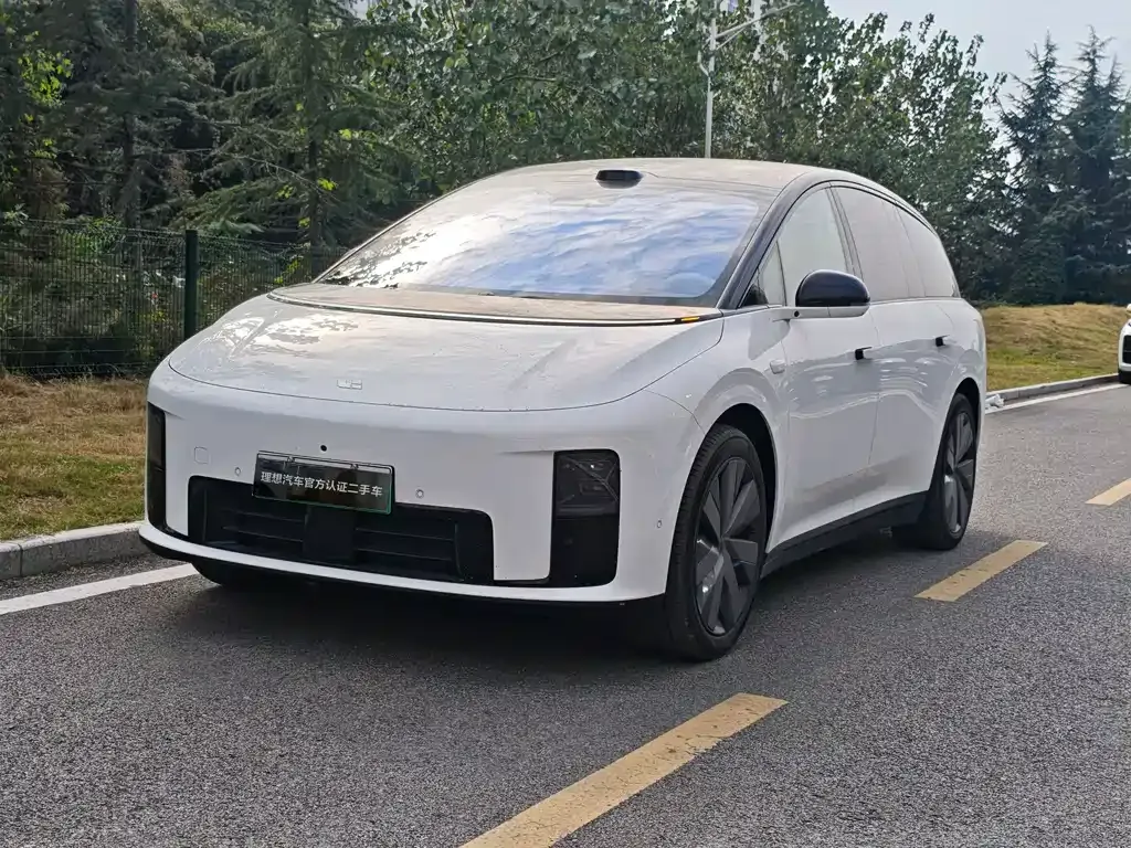 2025 Li Auto i8 Standard