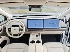 2025 Li Auto i8 Standard, белый — фото 6
