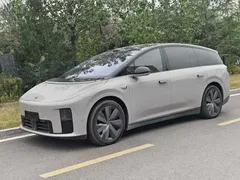 2025 Li Auto i8 Standard — фото 1