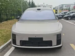 2025 Li Auto i8 Standard — фото 2