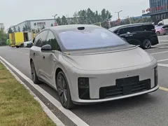 2025 Li Auto i8 Standard — фото 3