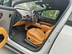 2025 Li Auto i8 Standard — фото 4