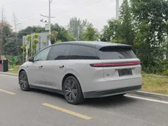 2025 Li Auto i8 Standard — фото 8
