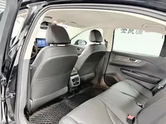2023 Hongqi E-QM5 Basic Mobility, чёрный — фото 10
