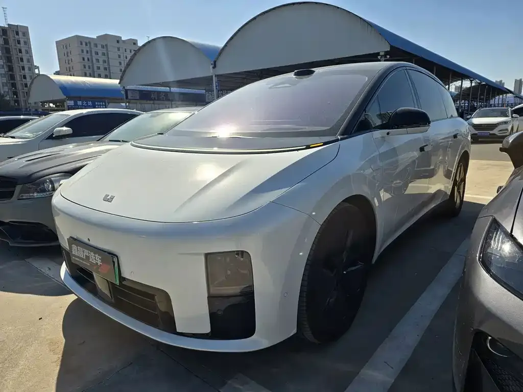 2025 Li Auto i8 Standard