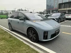 2025 Li Auto i8 Standard, синий — фото 3