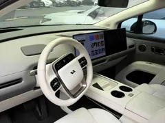 2025 Li Auto i8 Standard — фото 5