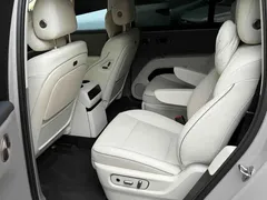2025 Li Auto i8 Standard — фото 9