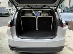 2025 Li Auto i8 Standard — фото 12