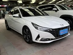 2022 Hyundai Elantra 1.5L CVT LUX Premium, белый — фото 3