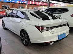 2022 Hyundai Elantra 1.5L CVT LUX Premium, белый — фото 4