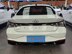 2022 Hyundai Elantra 1.5L CVT LUX Premium, белый — фото 5