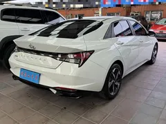 2022 Hyundai Elantra 1.5L CVT LUX Premium, белый — фото 6