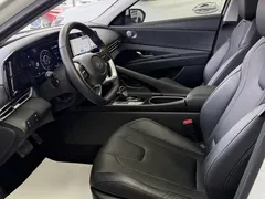 2022 Hyundai Elantra 1.5L CVT LUX Premium, белый — фото 7