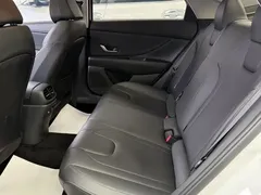 2022 Hyundai Elantra 1.5L CVT LUX Premium, белый — фото 10