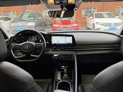 2022 Hyundai Elantra 1.5L CVT LUX Premium, белый — фото 11