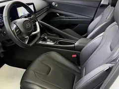 2022 Hyundai Elantra 1.5L CVT LUX Premium, белый — фото 15