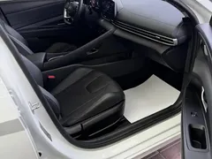 2022 Hyundai Elantra 1.5L CVT LUX Premium, белый — фото 16