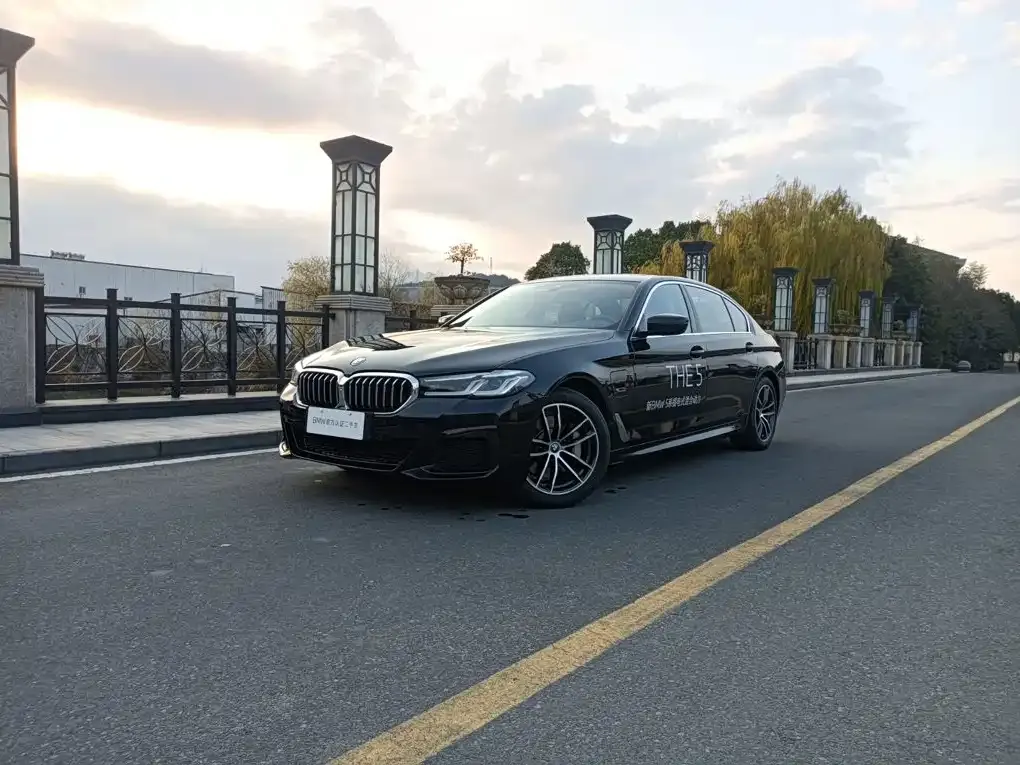 2022 BMW 5 Series 535Le PHEV Luxury