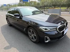 2022 BMW 5 Series 530Li Leading Luxury Package, чёрный — фото 3