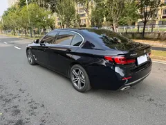 2022 BMW 5 Series 530Li Leading Luxury Package, чёрный — фото 14