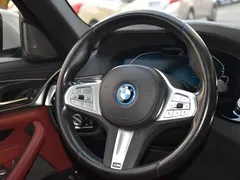 2022 BMW 5 Series 535Le PHEV Pioneer M Sport Package, белый — фото 11